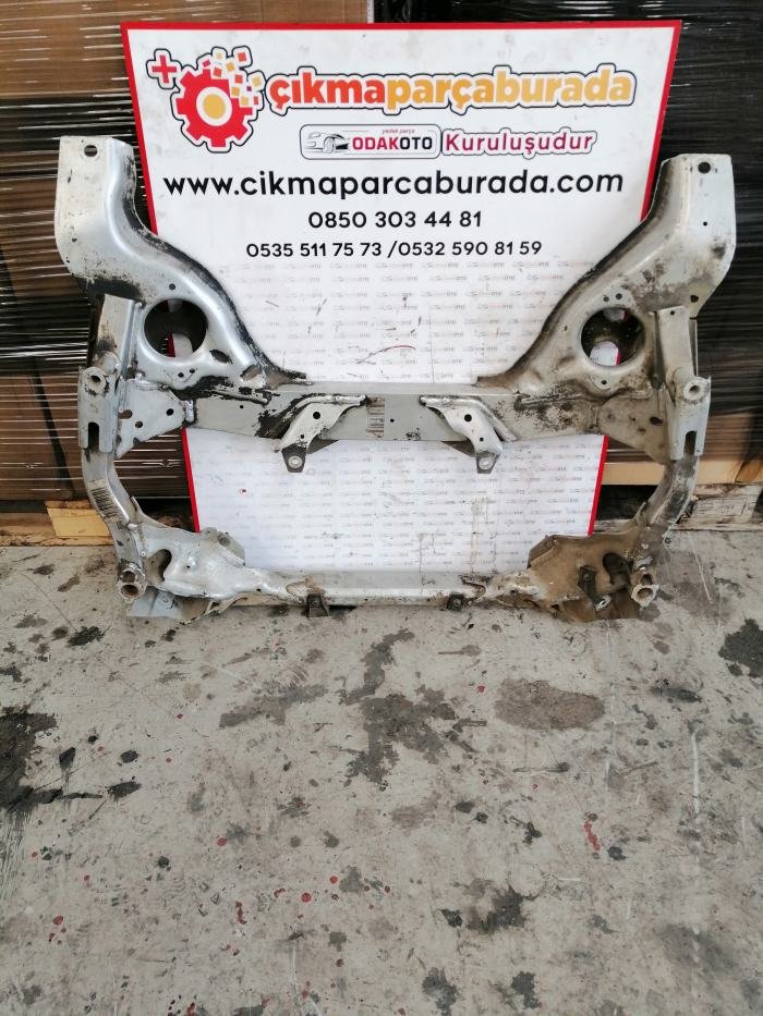 BMW E90 3 serisi Çıkma Travers Ön Orijinal Temiz
