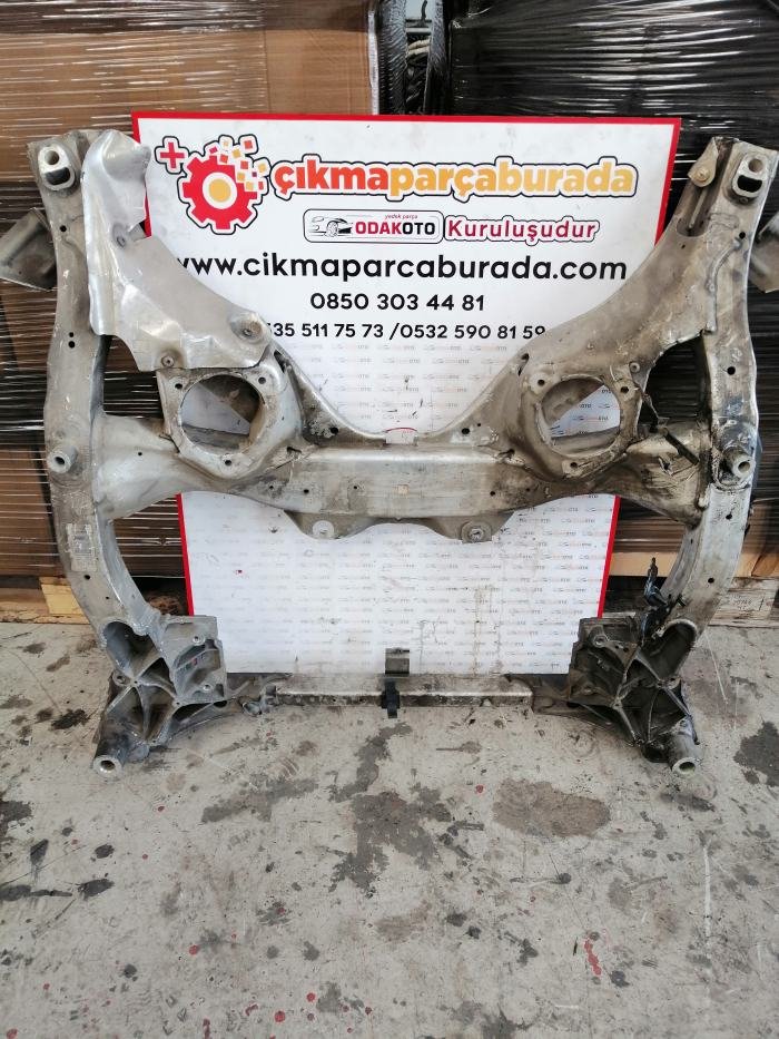 BMW F10 5.20D Dizel Çıkma Travers Ön Orijinal Travers