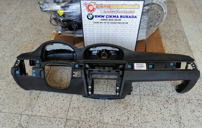 BMW E90.E92.E93 3 Serisi (EKRANLI) Çıkma Torpido İşlemsiz Temiz