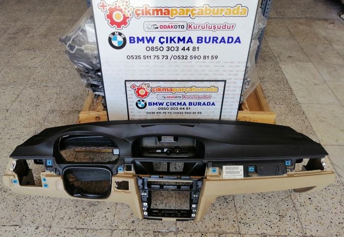 BMW E90 3 Serisi Ekranlı (BEJ ORİJİNAL) Çıkma Torpido Temiz