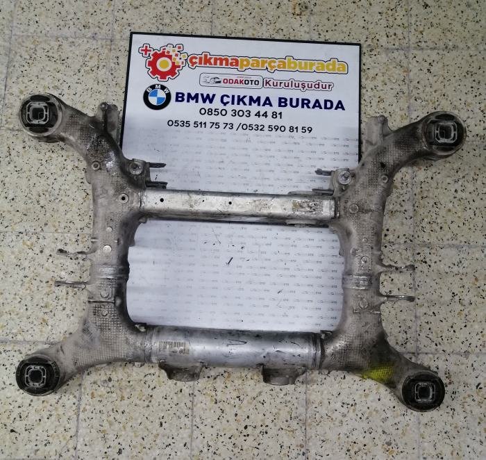 6793801 BMW F11 525d xDrive Touring Çıkma Travers Arka Orijinal Temiz